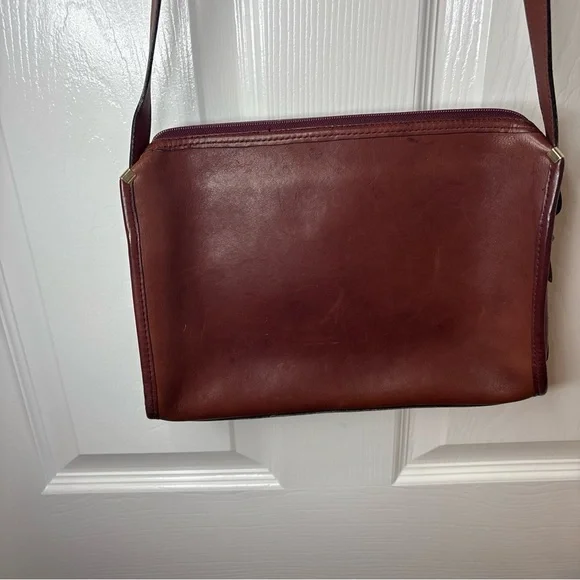 Etienne Aigner Deep Brown Leather Vintage Shoulder Bag Zip Closure Gold Accents - Picture 3 of 12